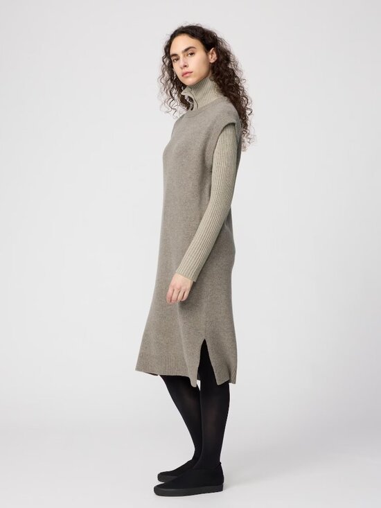 Uniqlo Lambswool Dress - Picture 4 of 11